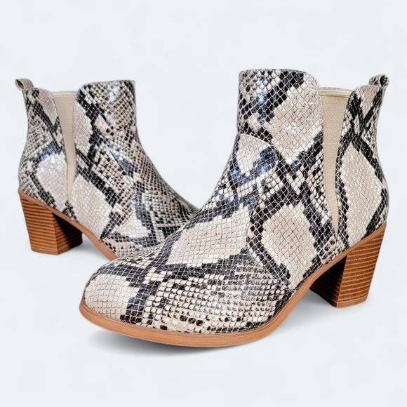 Torrid Snakeskin Patterned Ankle Boots Size 9.5 Wide - Picture 1 of 15